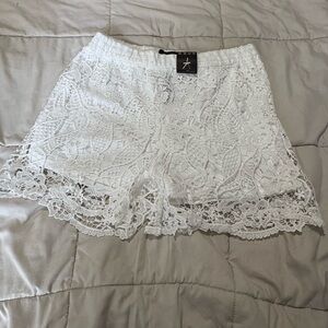 COPY - Atmosphere NWT white lace lined white shorts size 6 pull on